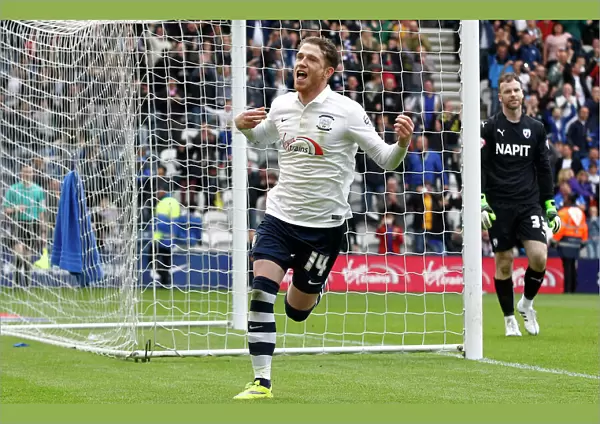 Joe Garner Scores Penalty: Preston North End's Dramatic Goal in Sky Bet Football League One Play-Off Semi Final vs Chesterfield
