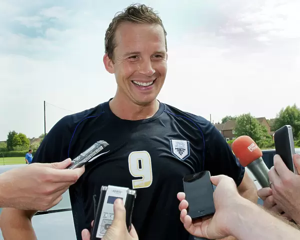 Kevin Davies Signs