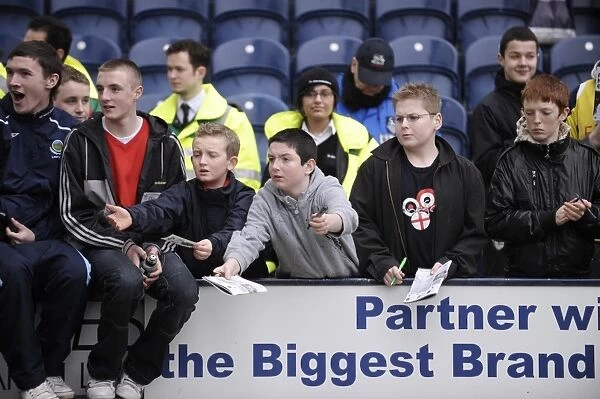 Championship Showdown: Passionate Clash of Preston North End and Norwich City Fans (08 / 09)