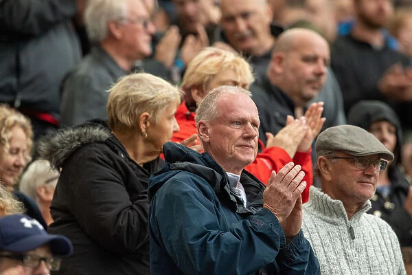IR, PNE v Wigan Athletic, Fans, Applause (5)