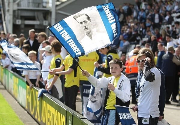 Preston North End vs Blackpool: Fans Honoring Sir Tom Finney with Unified Display at Deepdale (2009)
