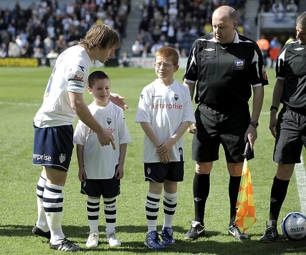 Preston North End vs Blackpool: Paul McKenna and the Mascots in Championship Action, 2009 - A Football Rivalry