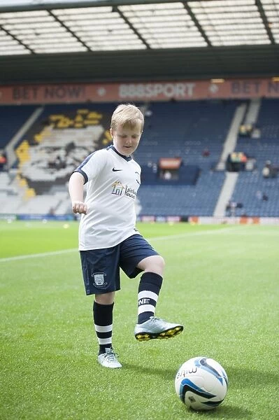 Preston North End vs Fulham: Mascots Day Out (August 13, 2016 / 17)