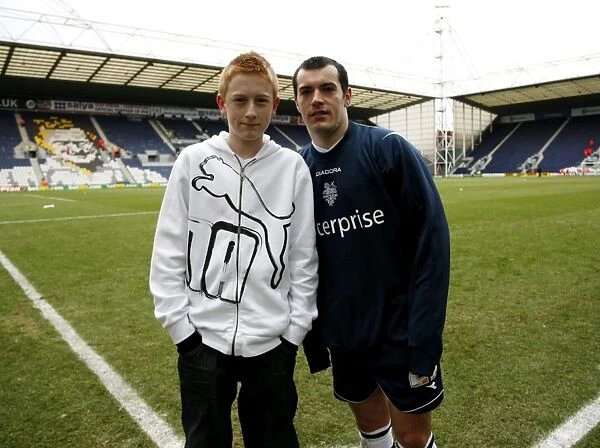 Ross Wallace in Action: Preston North End vs Burnley Championship Clash at Deepdale (08 / 09)