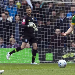 Ben Davies On The Ball At The Hawthornes