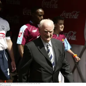 Football - Preston North End v West Ham United - Coca Cola League Championship Play Off Final - Millennium Stadium, Cardiff - 04 / 05 - 30 / 5 / 05 Tom Finney Mandatory Credit: Action Images /