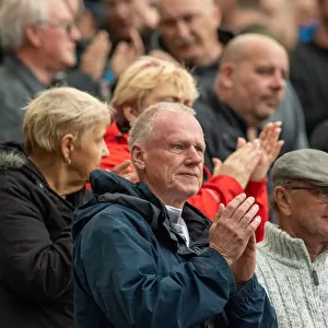 IR, PNE v Wigan Athletic, Fans, Applause (5)