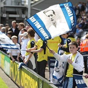 Preston North End vs Blackpool: Fans Honoring Sir Tom Finney with Unified Display at Deepdale (2009)