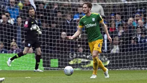 Skybet Championship Collection: Ben Davies On The Ball At The Hawthornes
